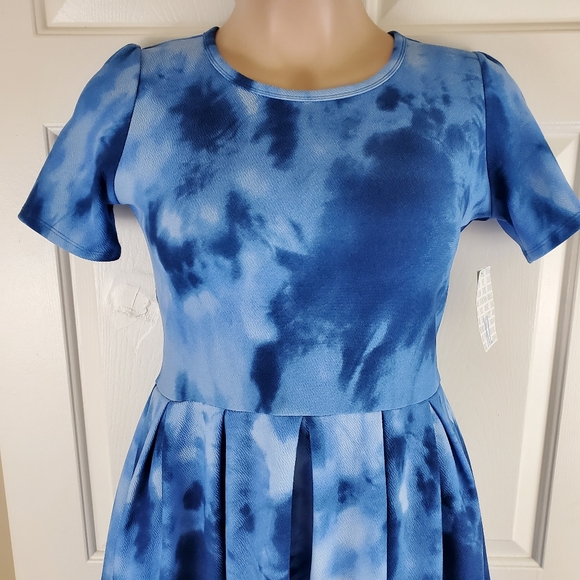 LuLaRoe Dresses & Skirts - LulaRoe Amelia Dress